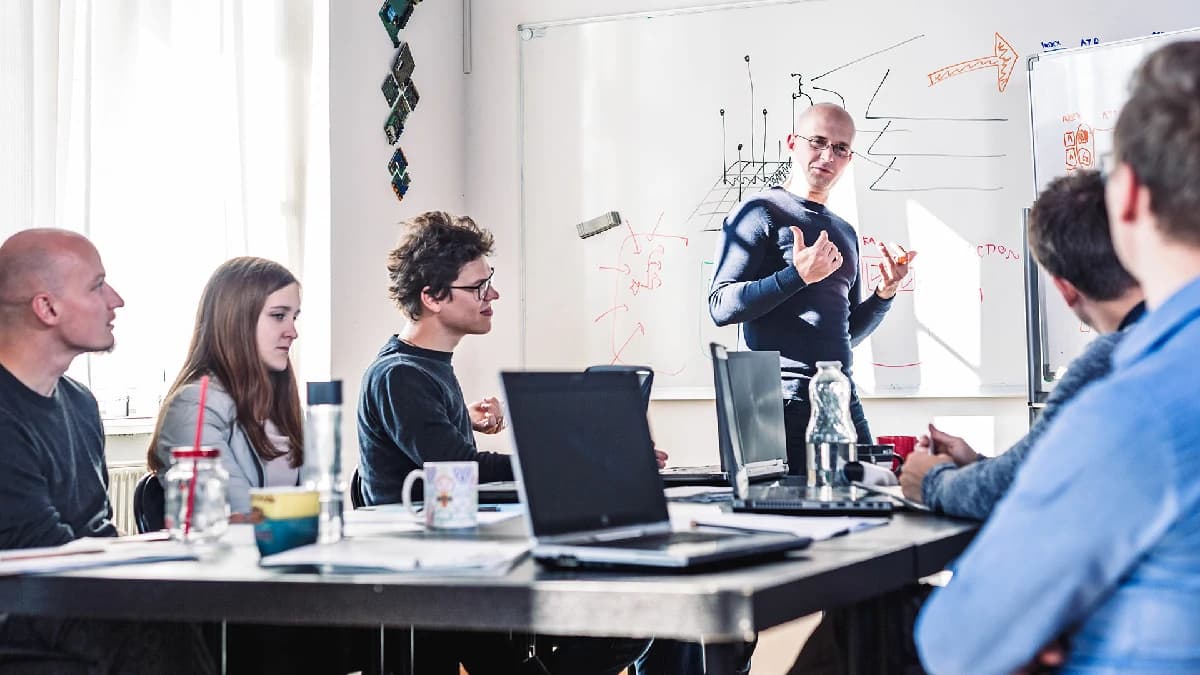 business communication course opportunities